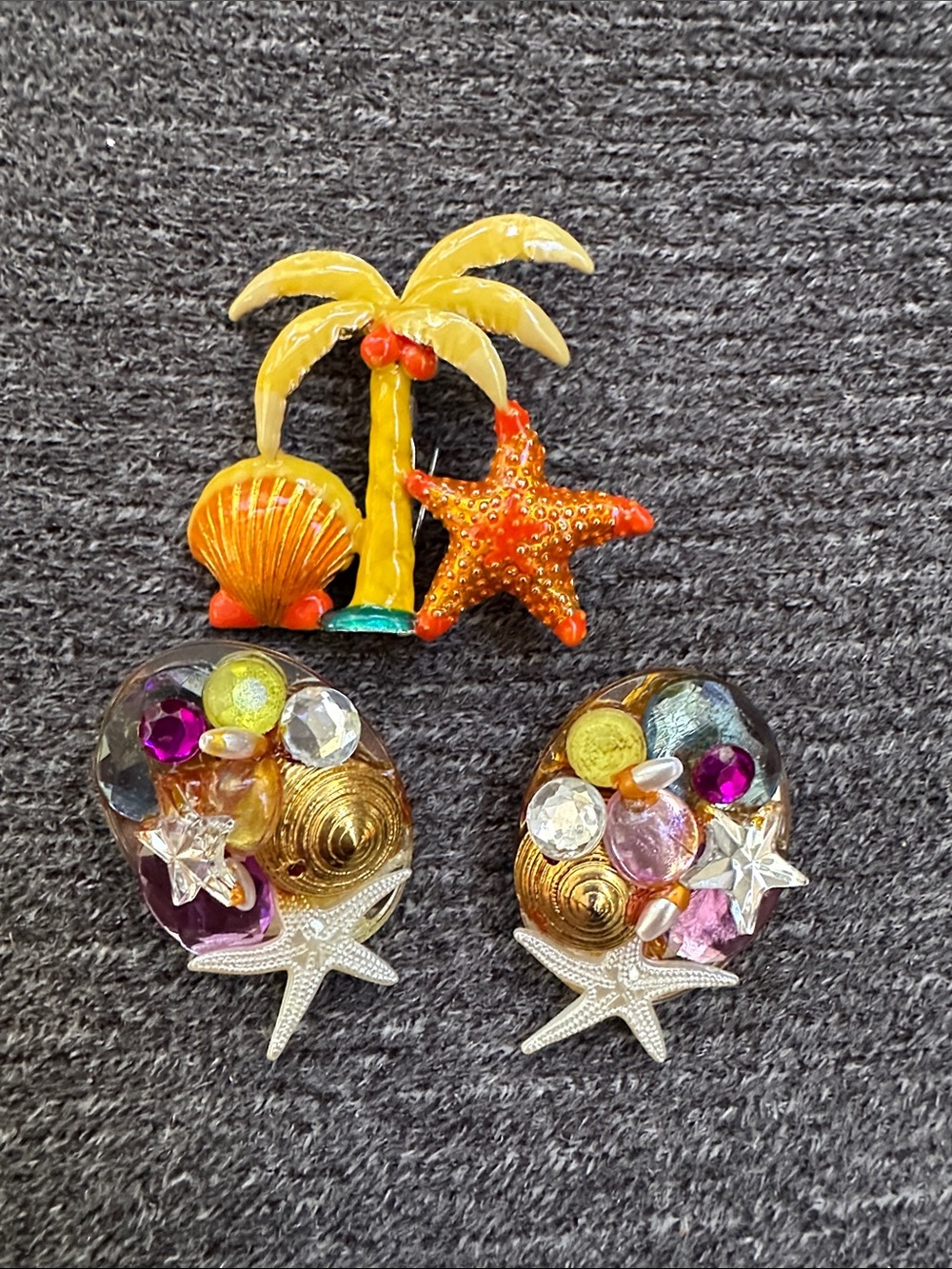 Yellow Palm Tree & Beach Shell pin slide earrings Set vintage